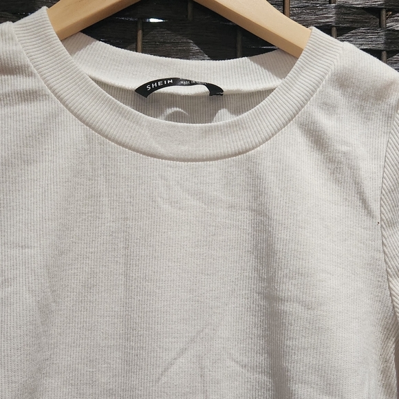 🐞6/36🐞 Shein Cropped tee - Picture 3 of 4